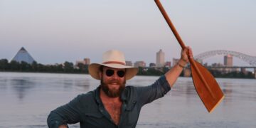 Mathew Burdine pushes his canoeing tours out into the Mississippi River