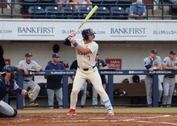 Rebels mash Murray State in midweek matchup