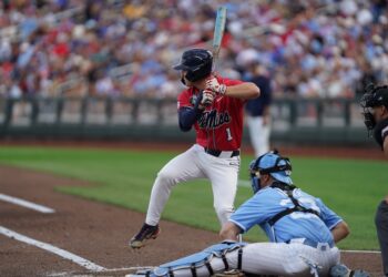 Ole Miss Baseball loses lead in seventh, drops College World Series opener to North Carolina