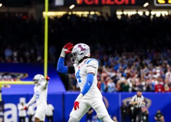 Linebacker Suntarine Perkins honored with the 2026 Chucky Mullins Courage Award