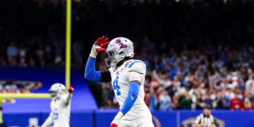 Linebacker Suntarine Perkins honored with the 2026 Chucky Mullins Courage Award