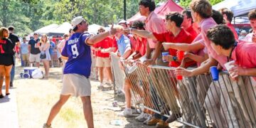 Trash and traffic overwhelm after LSU game