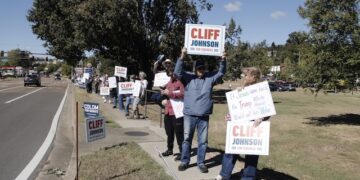 Lafayette Democrats host No Kings visibility event, highlight midterm voting