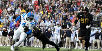 Ole Miss dominates Vanderbilt, wins 52-17